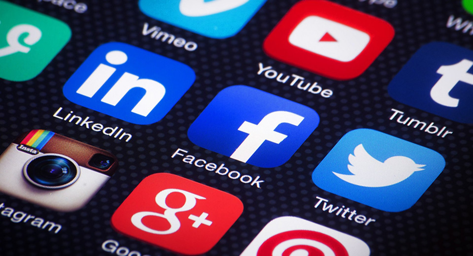 How Cresa automated social media reporting with all-in-one dashboards